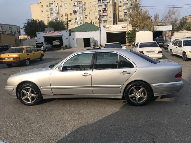Mercedes E 320 2001, 319,000 km - 3.2 l - Sumqayıt