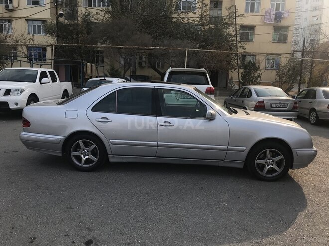 Mercedes E 320 2001, 319,000 km - 3.2 l - Sumqayıt