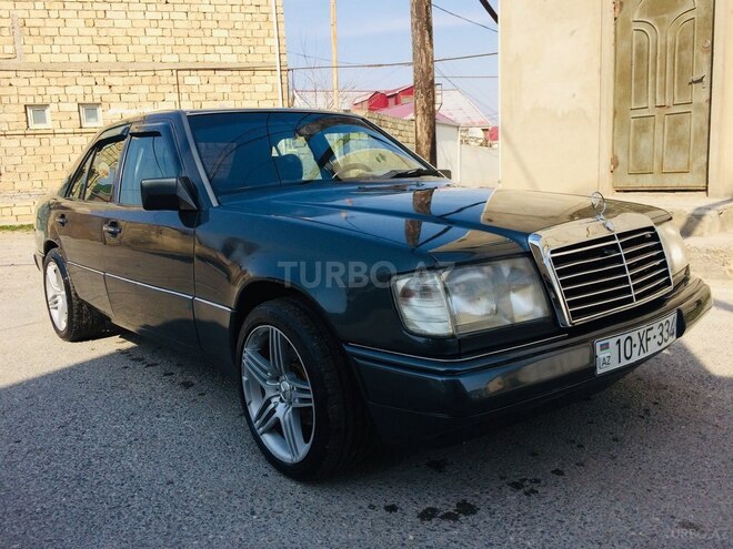 Mercedes E 200 1993, 320,000 km - 2.0 l - Bakı