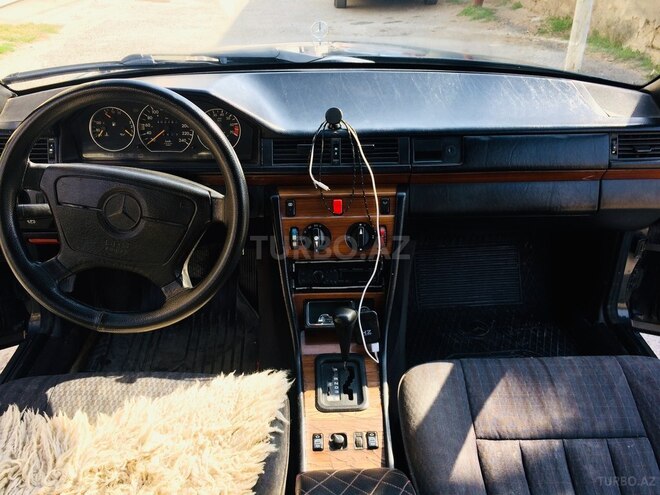 Mercedes E 200 1993, 320,000 km - 2.0 l - Bakı