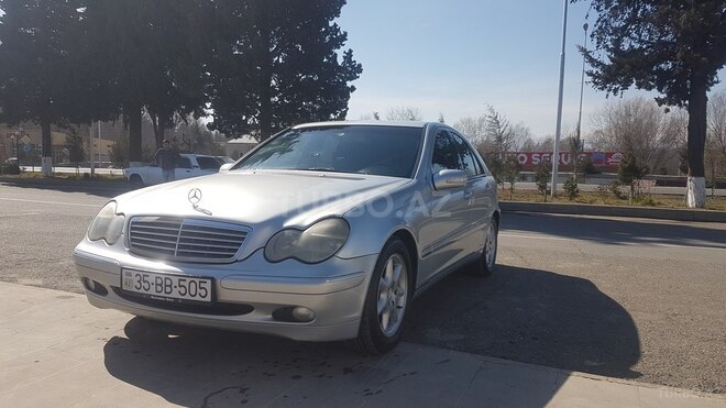 Mercedes C 200 2002, 294,000 km - 2.0 l - Qazax