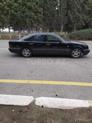 Mercedes E 240 1999, 216,000 km - 2.4 l - Sumqayıt