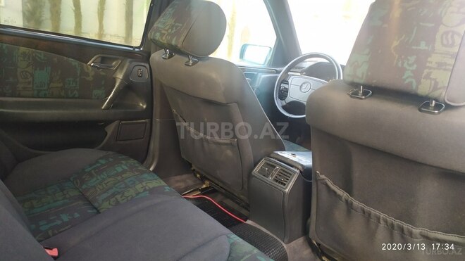 Mercedes E 230 1995, 290,000 km - 2.3 l - Bakı