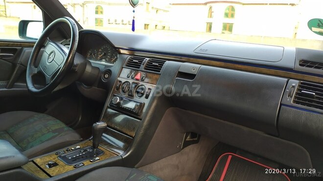 Mercedes E 230 1995, 290,000 km - 2.3 l - Bakı