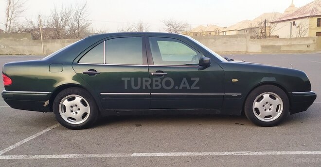 Mercedes E 230 1995, 290,000 km - 2.3 l - Bakı