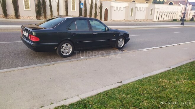 Mercedes E 230 1995, 290,000 km - 2.3 l - Bakı
