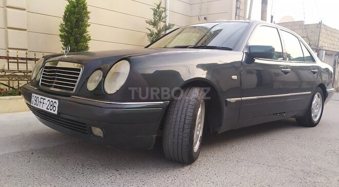 Mercedes E 230 1995, 290,000 km - 2.3 l - Bakı