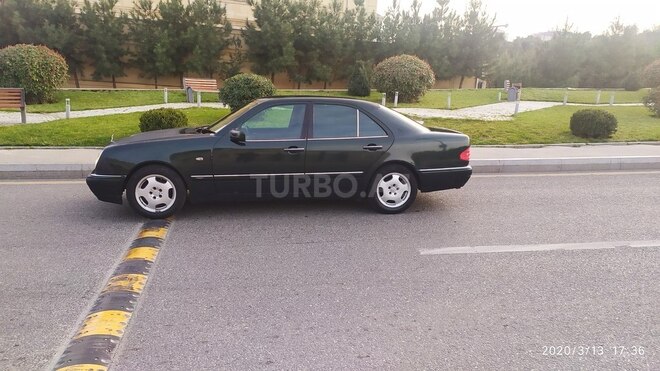 Mercedes E 230 1995, 290,000 km - 2.3 l - Bakı