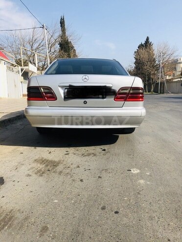 Mercedes E 220 2000, 283,500 km - 2.2 l - Bakı
