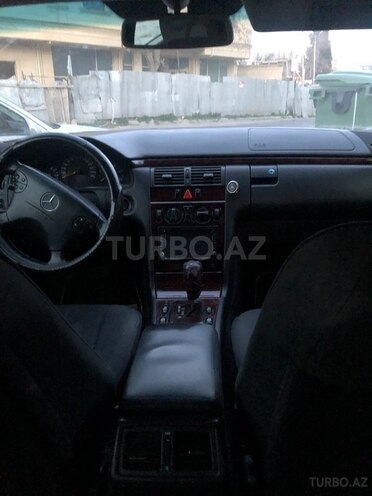 Mercedes E 220 2000, 283,500 km - 2.2 l - Bakı