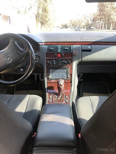 Mercedes E 220 2000, 283,500 km - 2.2 l - Bakı
