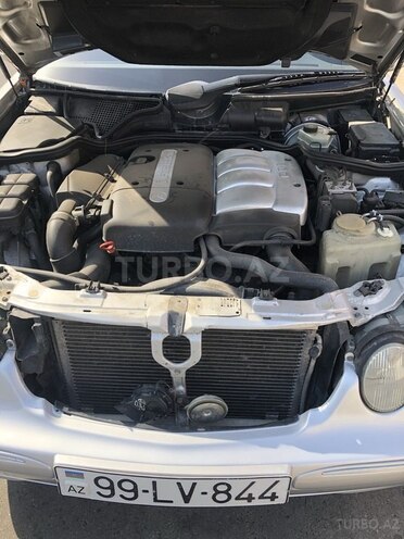 Mercedes E 220 2000, 283,500 km - 2.2 l - Bakı