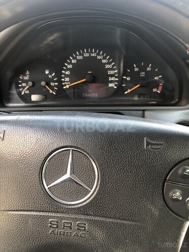 Mercedes E 220 2000, 283,500 km - 2.2 l - Bakı