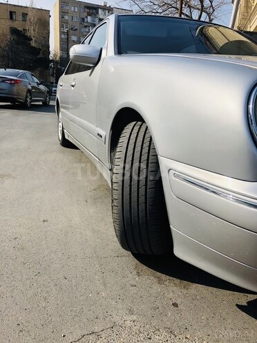Mercedes E 220 2000, 283,500 km - 2.2 l - Bakı