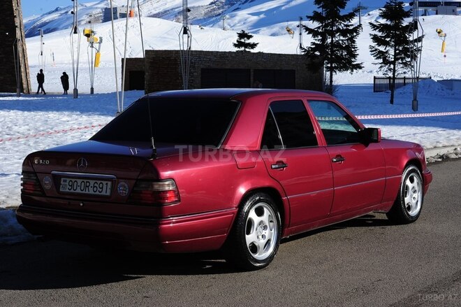 Mercedes E 200 1994, 411,114 km - 2.0 l - Qusar