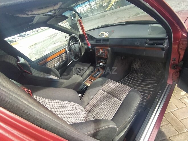 Mercedes E 200 1994, 411,114 km - 2.0 l - Qusar