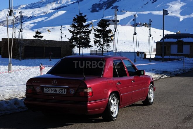 Mercedes E 200 1994, 411,114 km - 2.0 l - Qusar