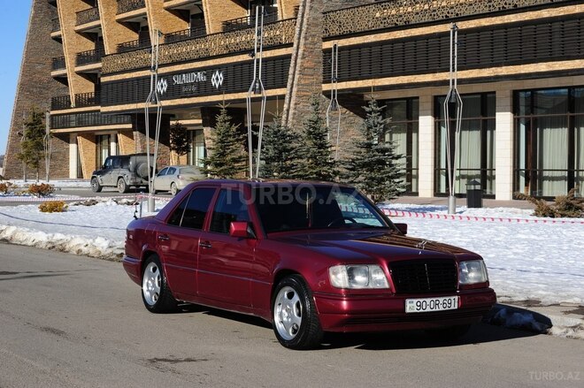 Mercedes E 200 1994, 411,114 km - 2.0 l - Qusar