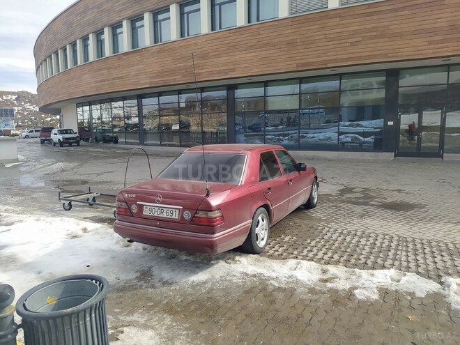 Mercedes E 200 1994, 411,114 km - 2.0 l - Qusar