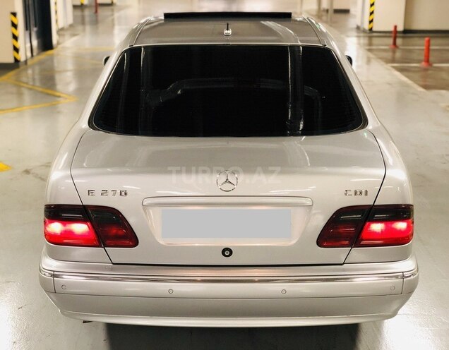 Mercedes E 270 2000, 294,000 km - 2.7 l - Bakı