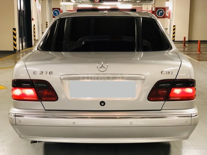 Mercedes E 270 2000, 294,000 km - 2.7 l - Bakı