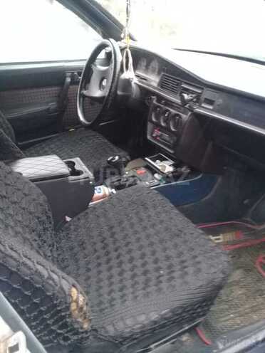 Mercedes 190 1986, 324,563 km - 2.5 l - Salyan