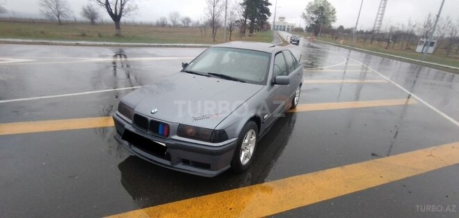 BMW 118 1995, 321,111 km - 1.9 l - Zaqatala
