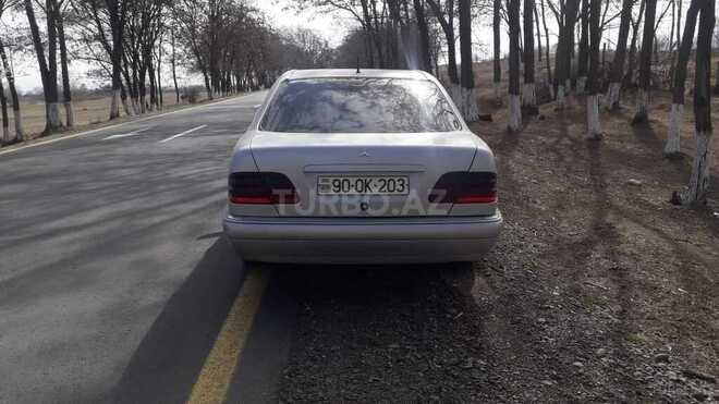 Mercedes E 220 1996, 112,486 km - 2.2 л - Qazax