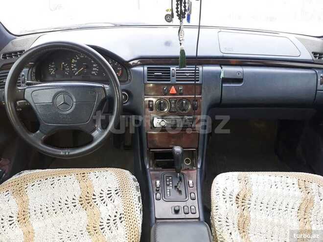 Mercedes E 220 1996, 112,486 km - 2.2 л - Qazax