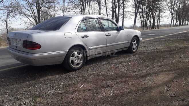 Mercedes E 220 1996, 112,486 km - 2.2 л - Qazax