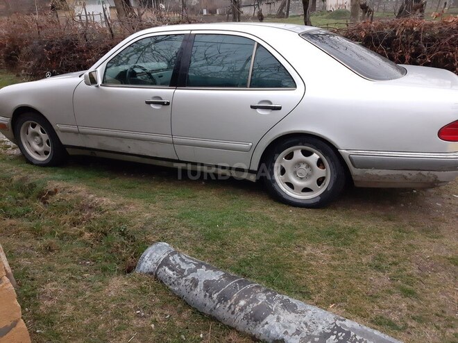 Mercedes E 320 1998, 231,548 km - 3.2 л - Qax