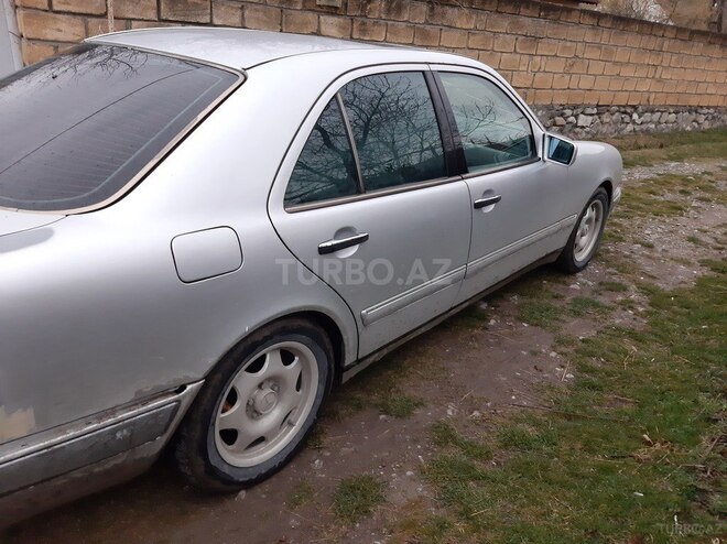 Mercedes E 320 1998, 231,548 km - 3.2 л - Qax