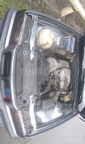 BMW 118 1995, 321,111 km - 1.9 l - Zaqatala