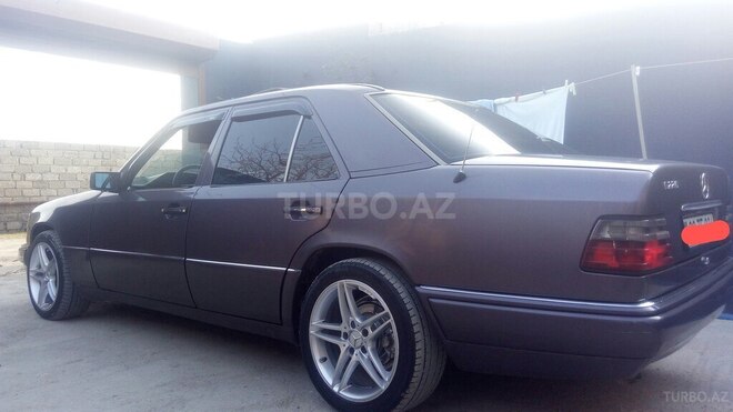Mercedes E 220 1994, 330,000 km - 2.2 l - Bakı