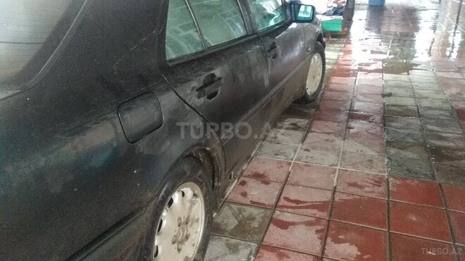 Mercedes E 200 1999, 260,000 km - 0.1 l - Masallı