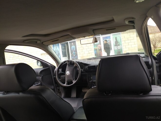 Volkswagen Passat 2002, 350,000 km - 1.8 l - Salyan