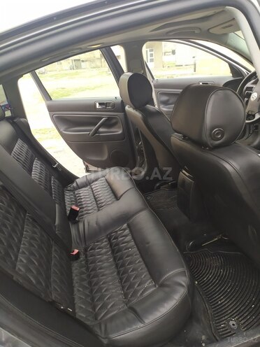 Volkswagen Passat 2002, 350,000 km - 1.8 l - Salyan