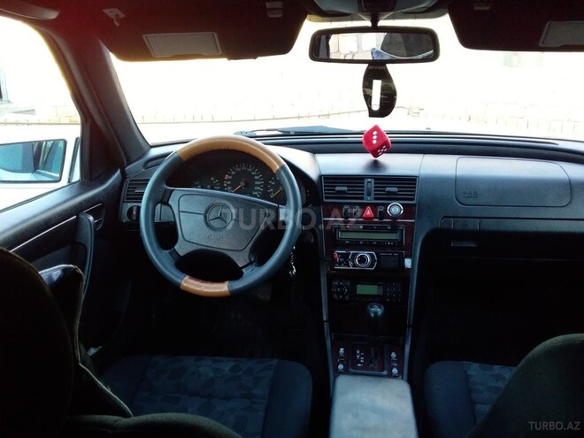 Mercedes C 200 2000, 245,211 km - 2.0 л - Şirvan