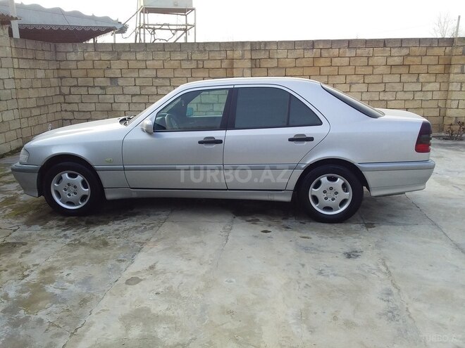Mercedes C 200 2000, 245,211 km - 2.0 л - Şirvan