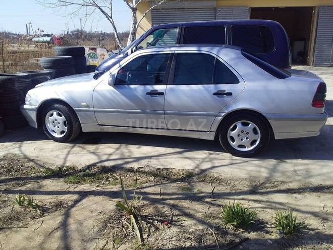 Mercedes C 200 2000, 245,211 km - 2.0 л - Şirvan