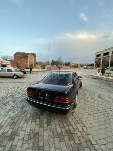 Mercedes E 320 2000, 337,000 km - 3.2 l - Gəncə