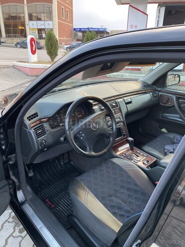 Mercedes E 320 2000, 337,000 km - 3.2 l - Gəncə