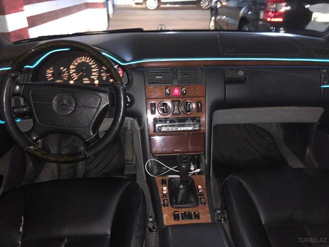 Mercedes E 220 1998, 368,000 km - 2.2 l - Bakı
