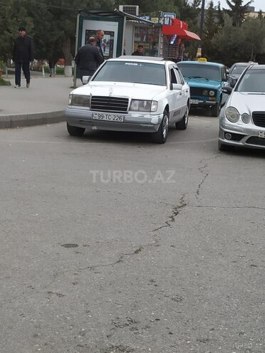 Mercedes E 220 1991, 235,235 km - 2.0 l - Bakı