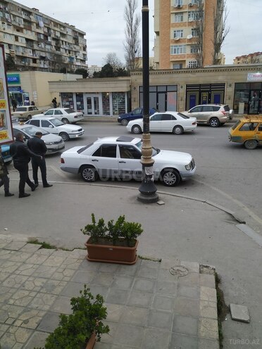 Mercedes E 220 1991, 235,235 km - 2.0 l - Bakı