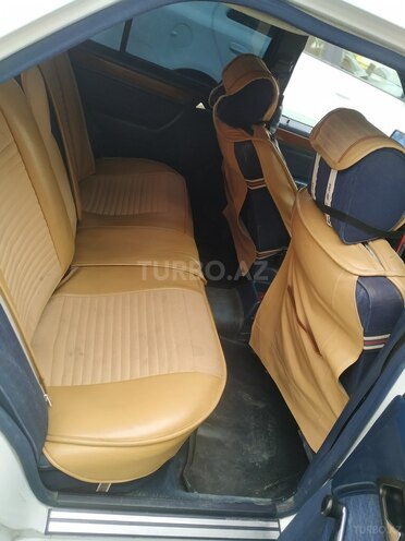 Mercedes E 220 1991, 235,235 km - 2.0 l - Bakı