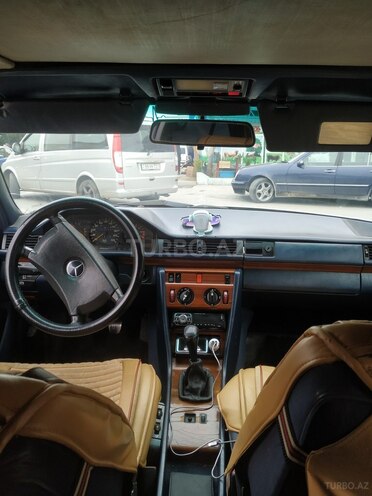 Mercedes E 220 1991, 235,235 km - 2.0 l - Bakı