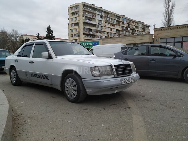 Mercedes E 220 1991, 235,235 km - 2.0 l - Bakı