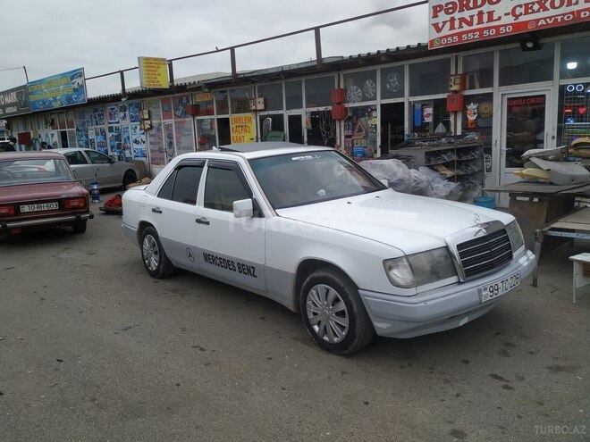Mercedes E 220 1991, 235,235 km - 2.0 l - Bakı
