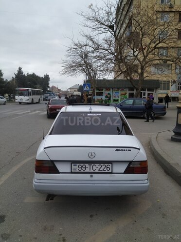 Mercedes E 220 1991, 235,235 km - 2.0 l - Bakı